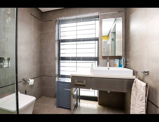 4 BEDROOM TOWNHOUSE FOR SALE IN ESSENWOOD